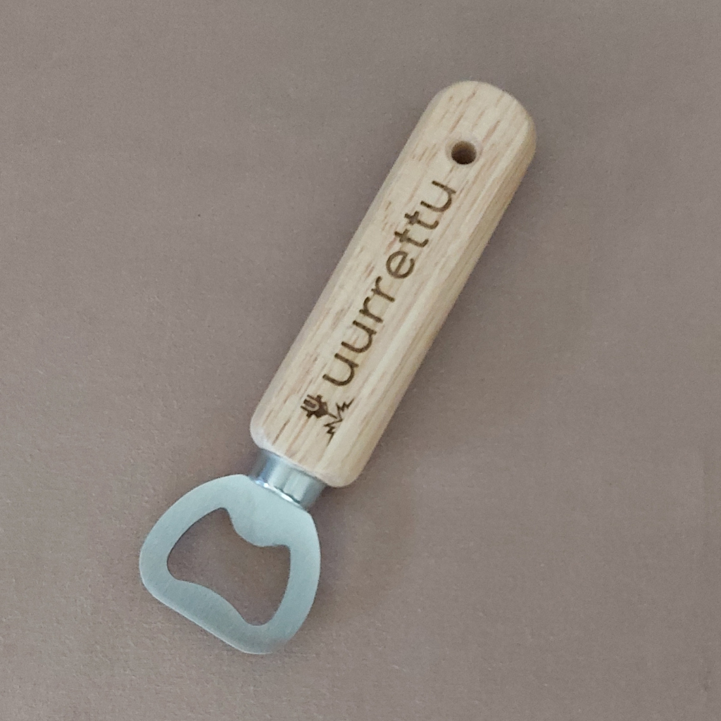 Pullonavaaja omalla tekstillä - uurrettu