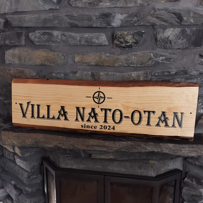 Kyltti tuppeensahatusta puusta omalla tekstillä