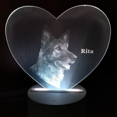 Yövalo omalla kuvalla tai tekstillä