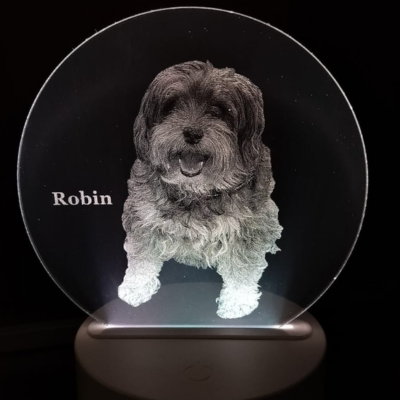 Yövalo omalla kuvalla tai tekstillä