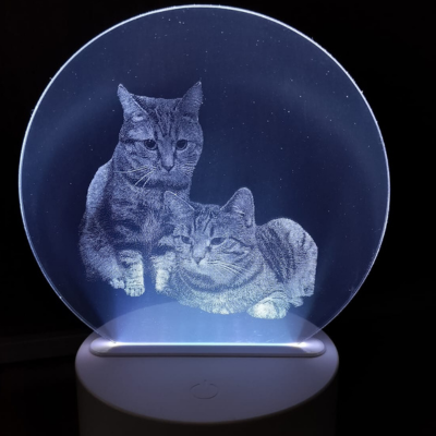 Yövalo omalla kuvalla tai tekstillä