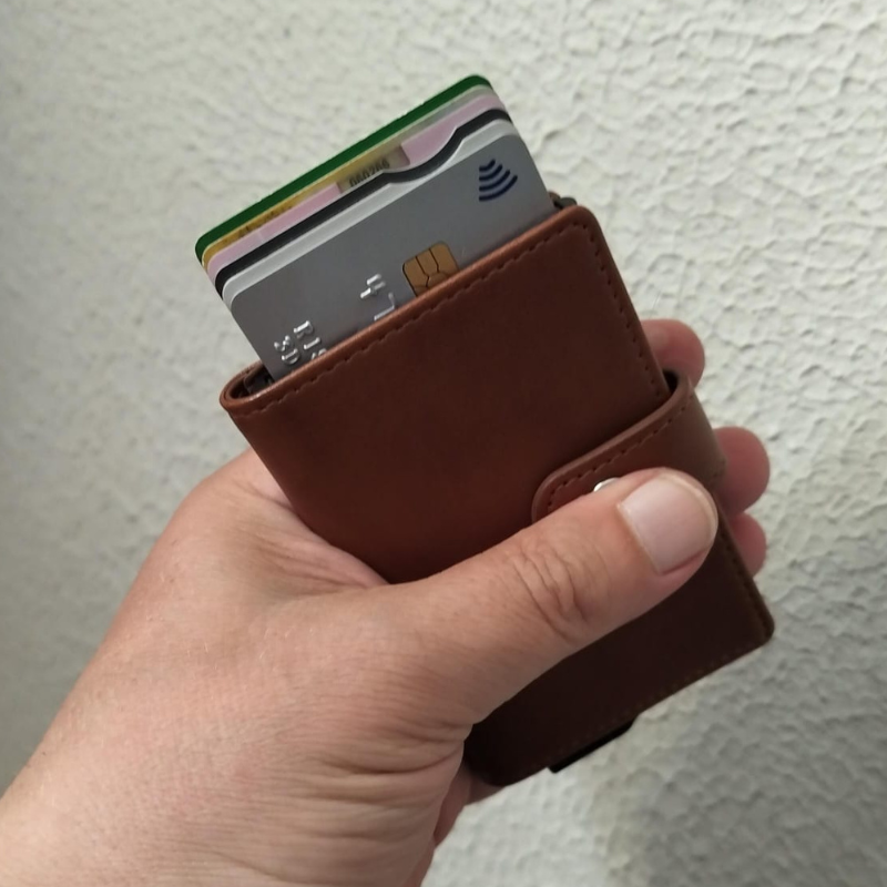 Lompakko omalla tekstillä (RFID suojattu)