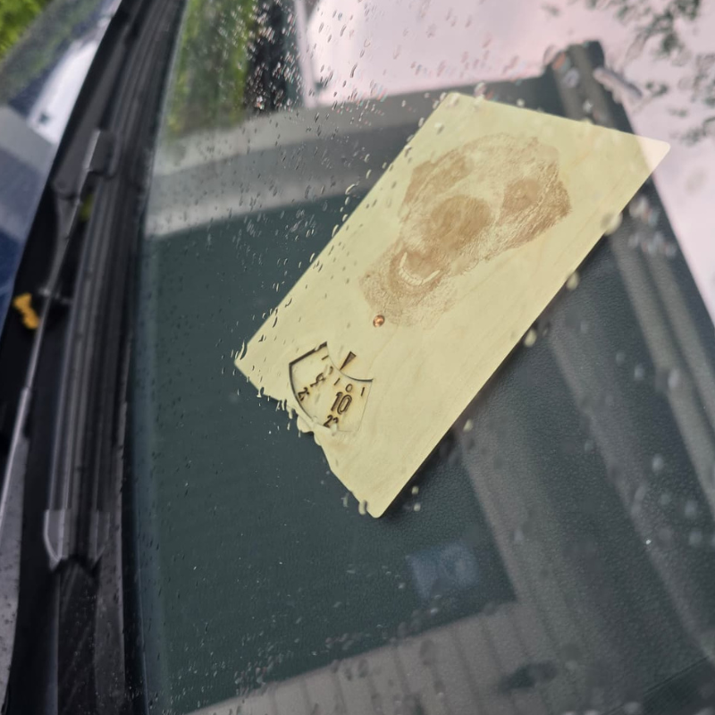 Parkkikiekko omalla kuvalla ja tekstillä